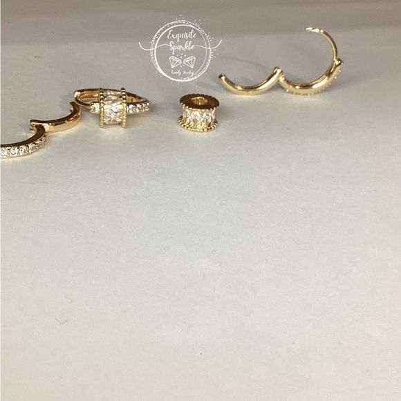 ⭐️10k Gold Plated Petite CZ Diamond Barrel Huggies💖 - Picture 6 of 15